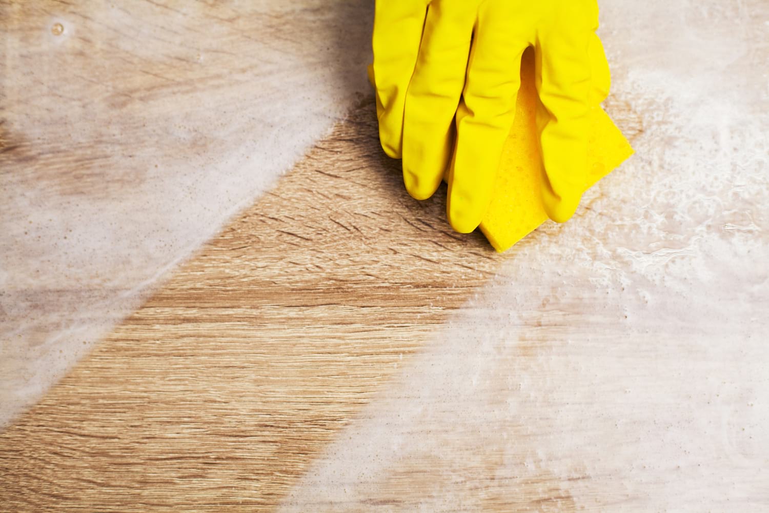 środki do mycia podłogi drewnianej